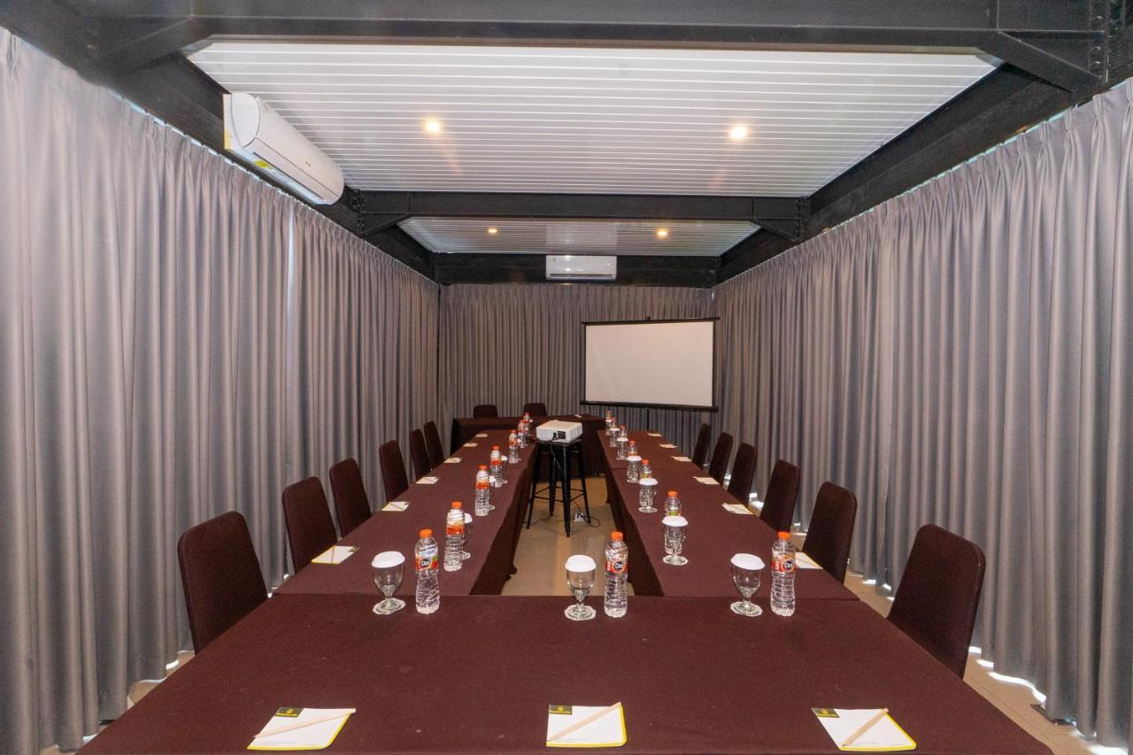 Hotel Summerville Majalengka Bagian luar foto