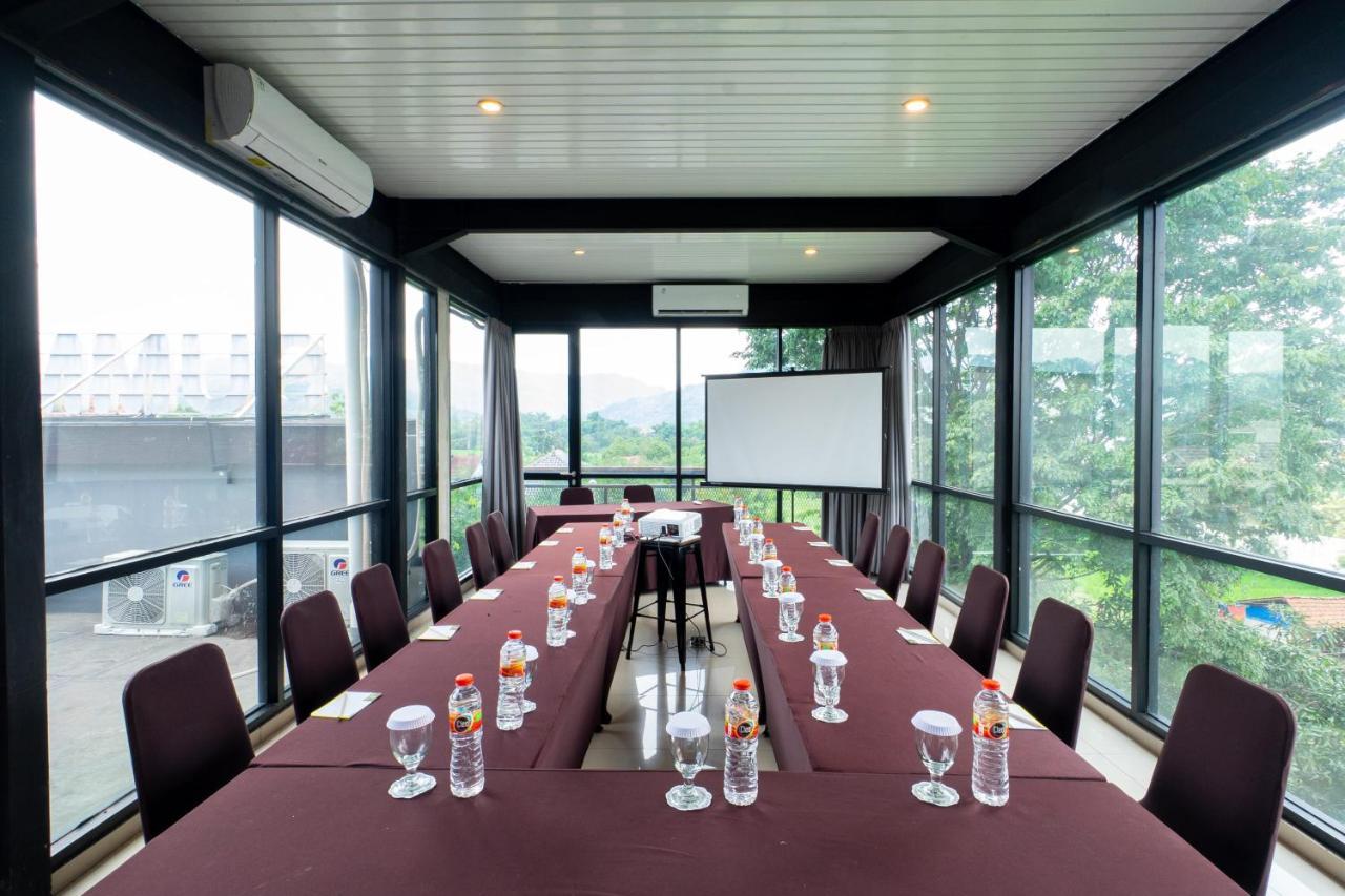 Hotel Summerville Majalengka Bagian luar foto